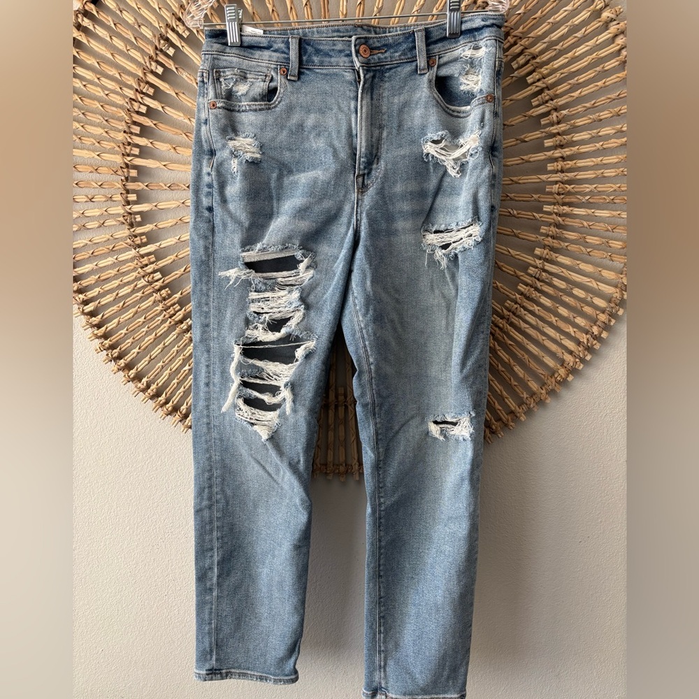 American eagle outfitters mom jean distressed ripped size 8